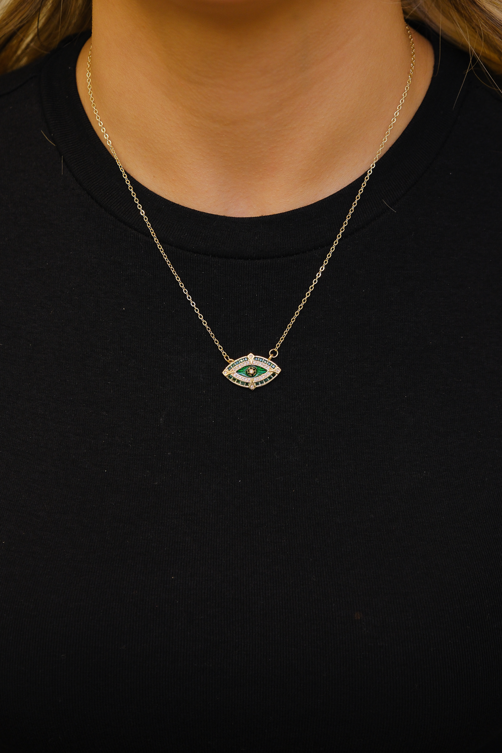 Yeşil göz figürlü kolye