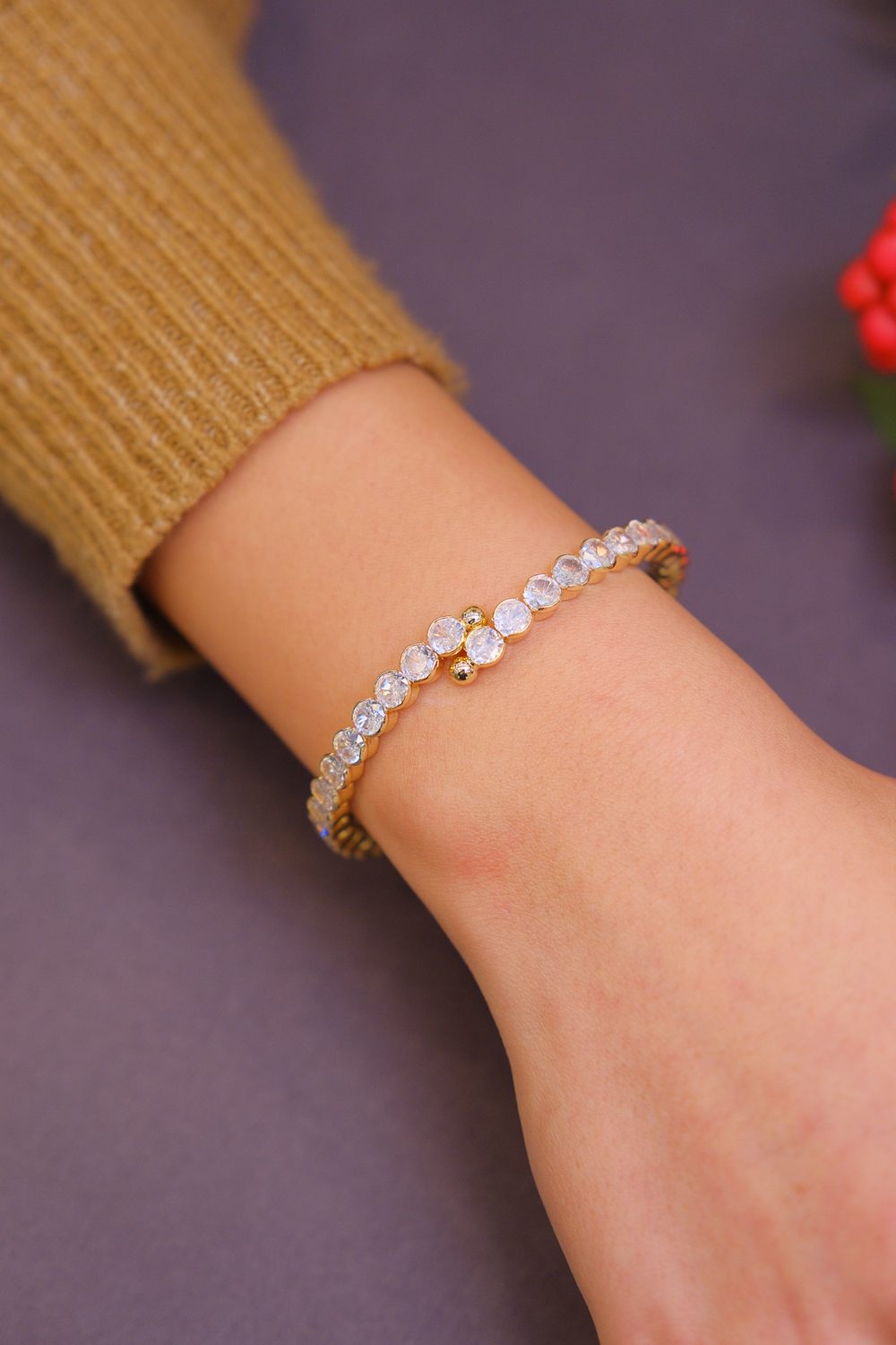 Yuvarlak taşlı kelepçe