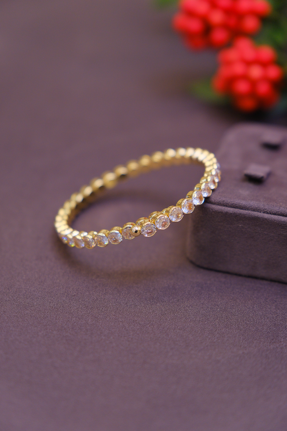 Yuvarlak taşlı kelepçe