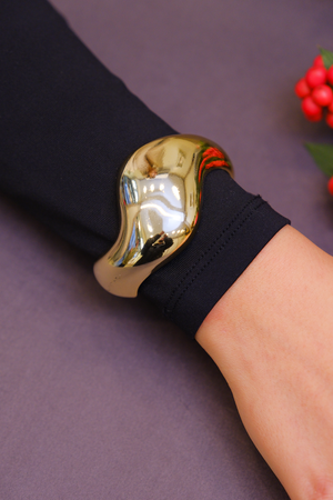 akış form gold kelepçe bileklik